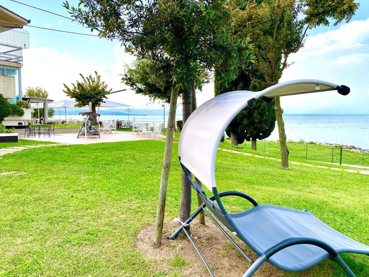 Hotel Aquila D'Oro Desenzano Desenzano del Garda Exterior foto