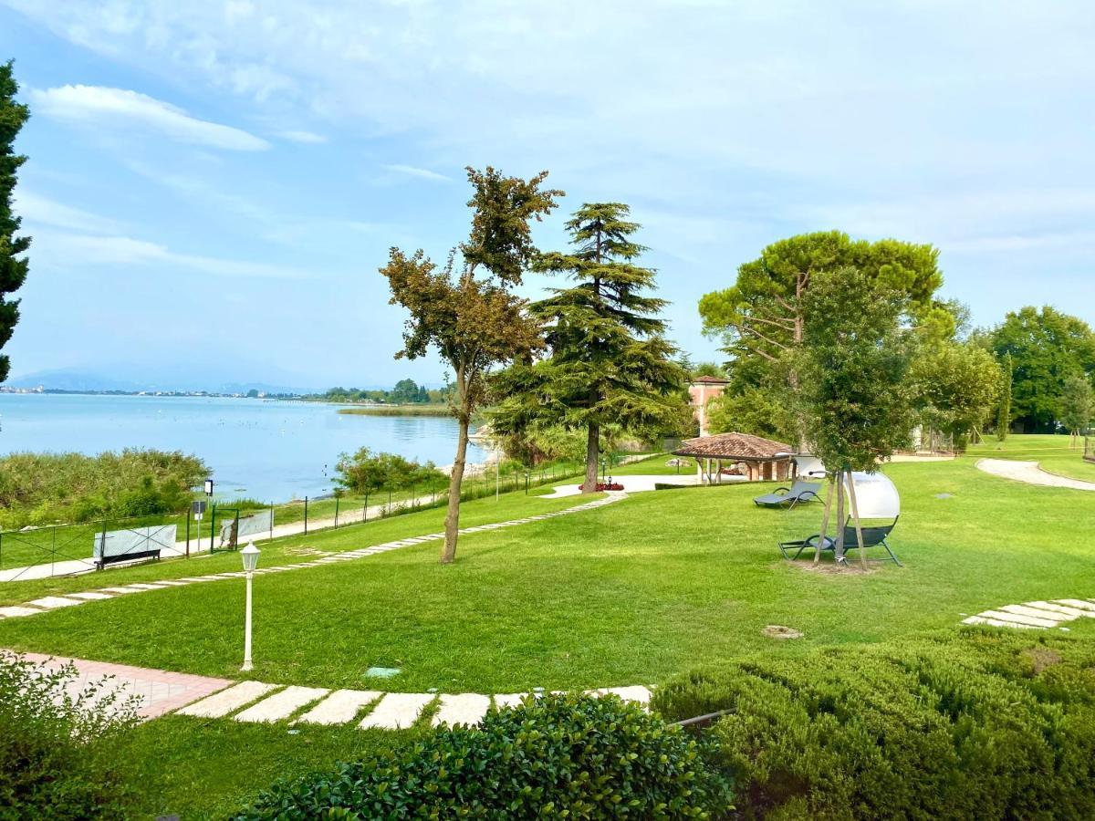 Hotel Aquila D'Oro Desenzano Desenzano del Garda Exterior foto