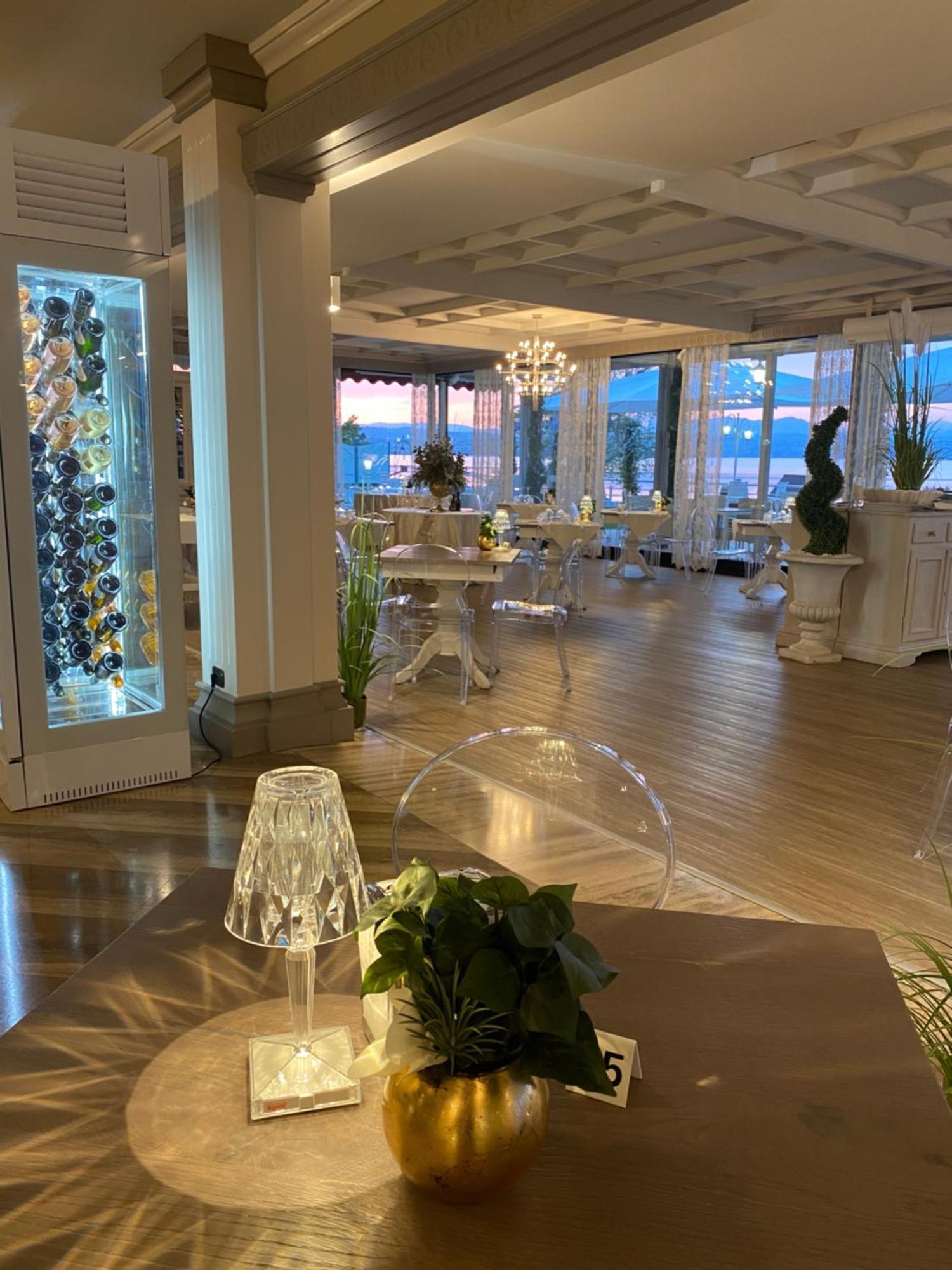 Hotel Aquila D'Oro Desenzano Desenzano del Garda Exterior foto