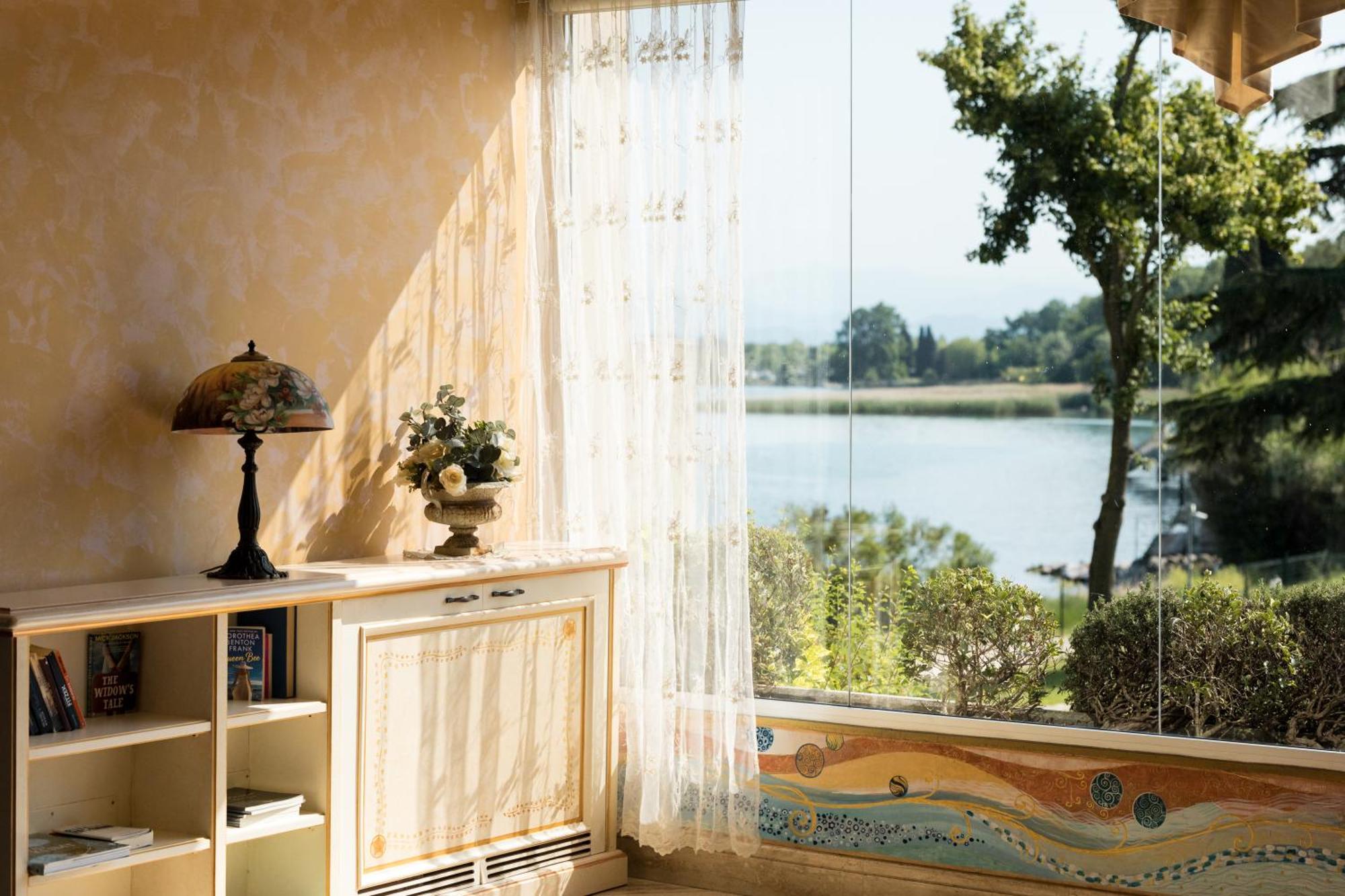 Hotel Aquila D'Oro Desenzano Desenzano del Garda Exterior foto