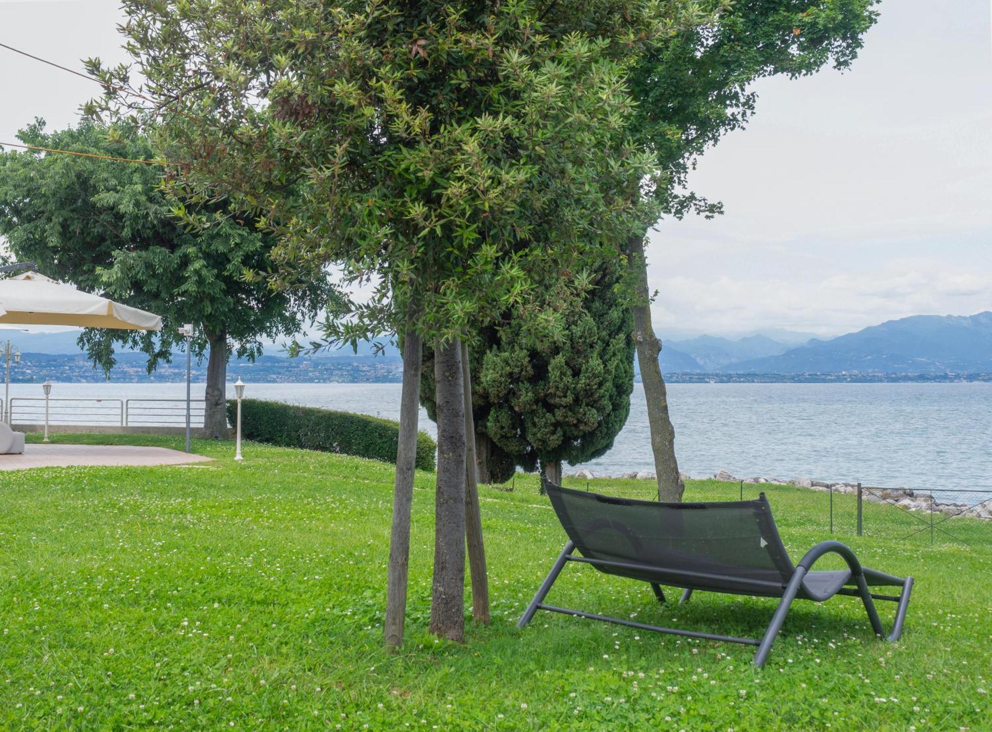 Hotel Aquila D'Oro Desenzano Desenzano del Garda Exterior foto