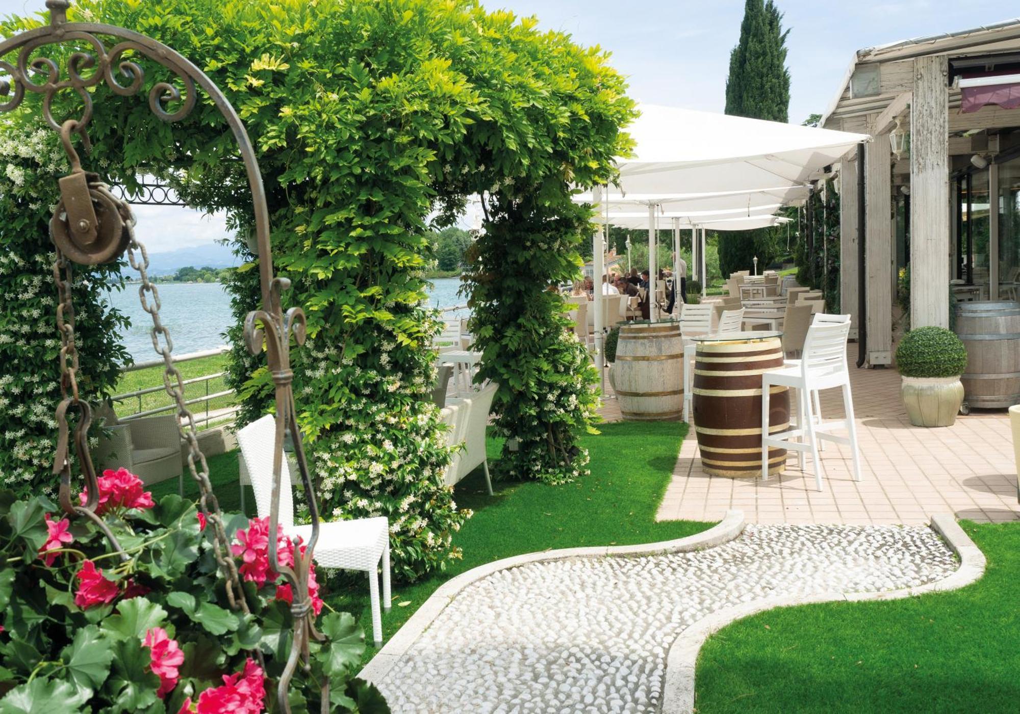 Hotel Aquila D'Oro Desenzano Desenzano del Garda Exterior foto