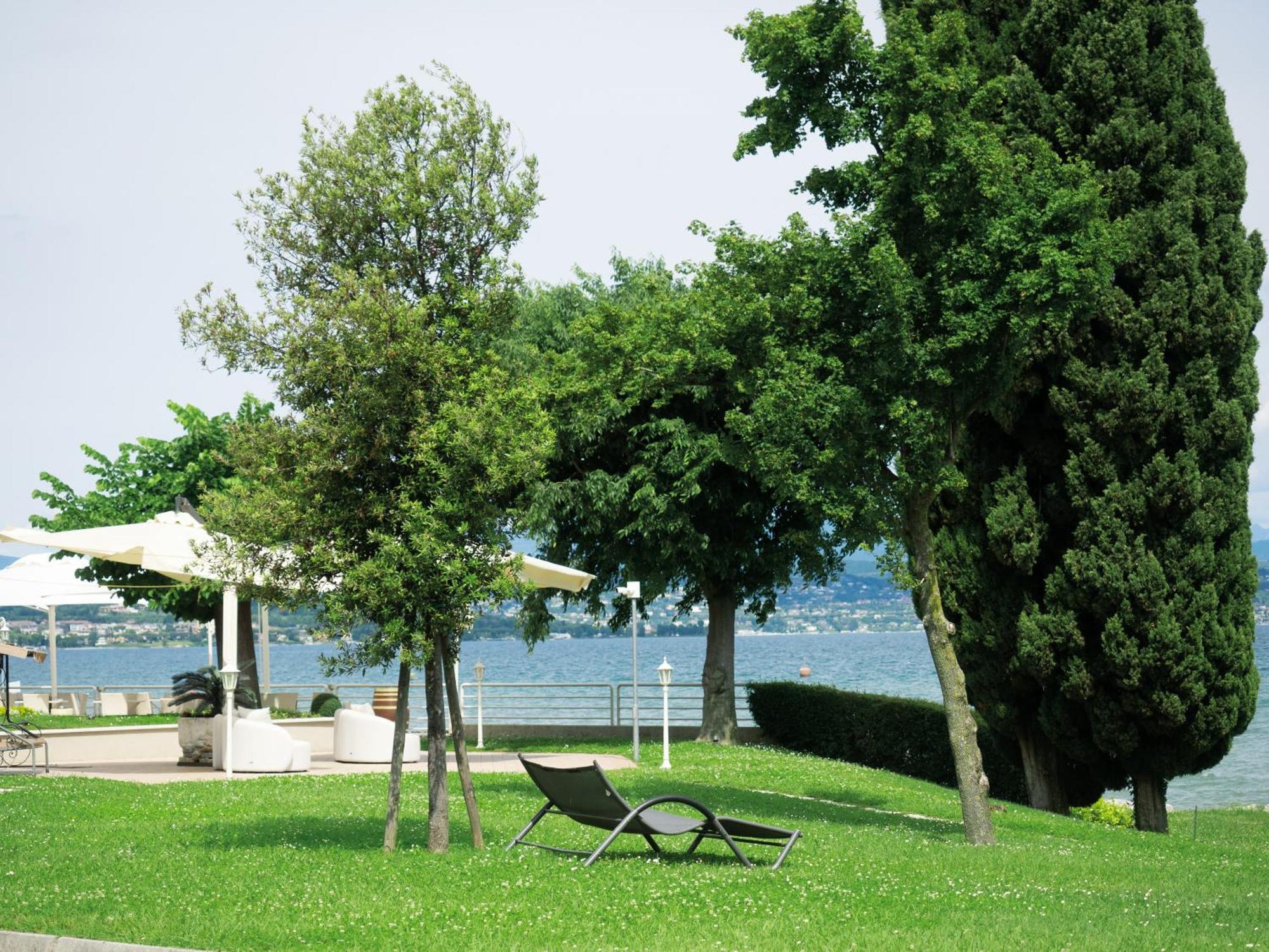 Hotel Aquila D'Oro Desenzano Desenzano del Garda Exterior foto